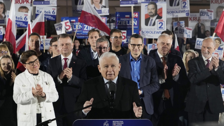 Bầu cử Ba Lan: Các cuộc vận động kết thúc, lệnh cấm có hiệu lực đến tối 15/10